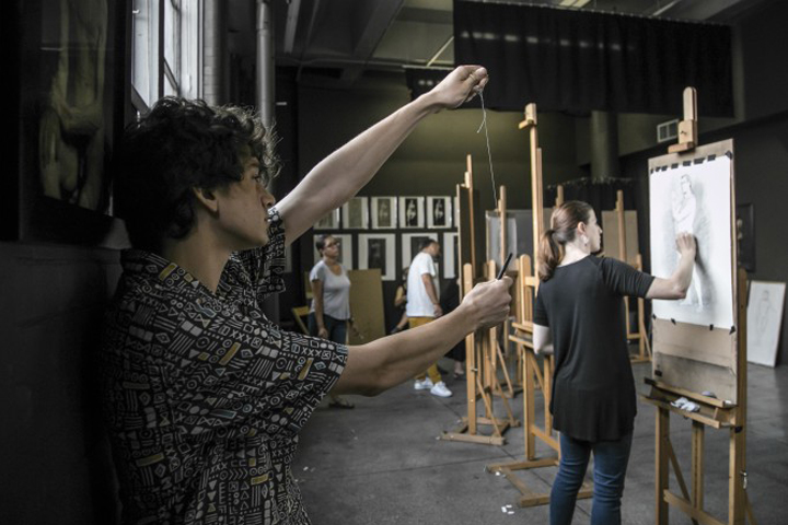 C  O  M  P  R  E  N  D  E  R